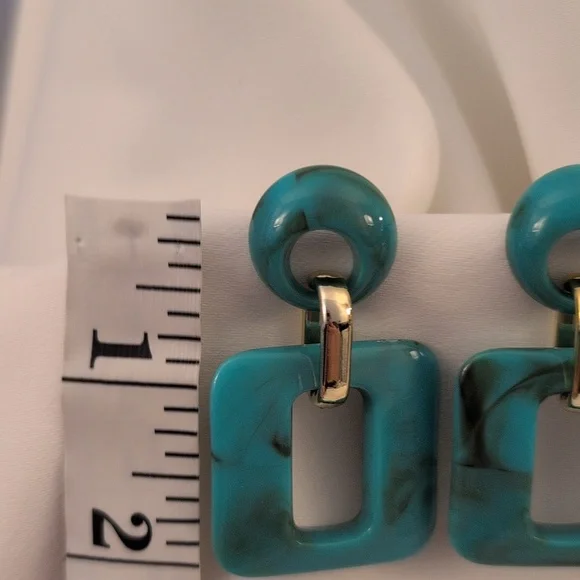Elegant Turquoise Dangle Earrings - Picture 4 of 8